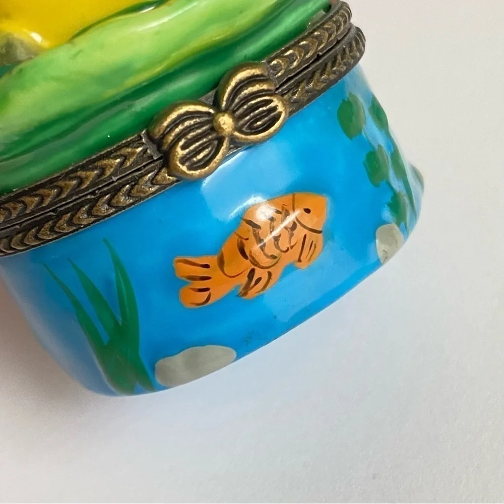 Frog Trinket Box Hand Painted‎ Toad Fish Bowl Pond Prince Decorative Collectible